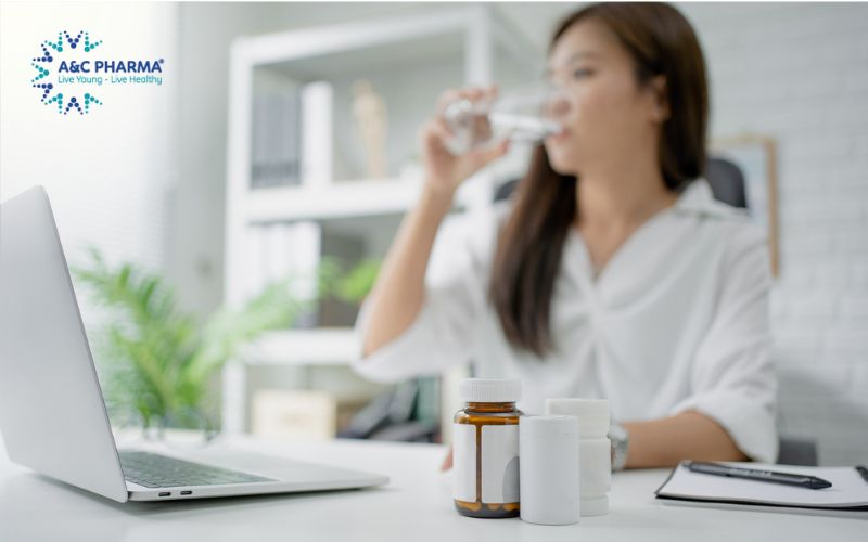 Uống nhiều nước để đảm bảo tác dụng của cách dùng vitamin C